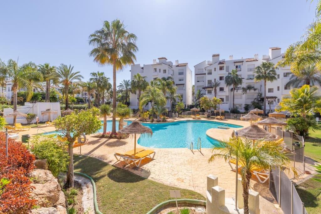 Luxuary Beachside 3Br Apartment ! Estepona Exterior photo