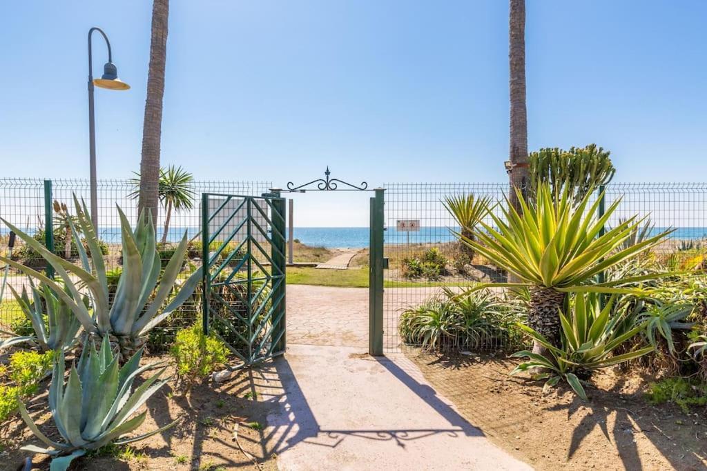 Luxuary Beachside 3Br Apartment ! Estepona Exterior photo